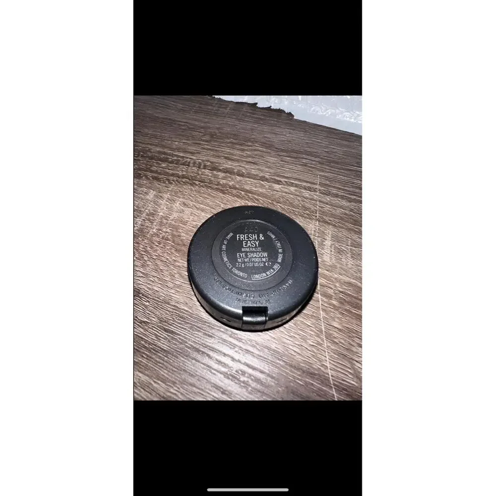 MAC cosmetics Fresh and‎ Easy Eyeshadow eye shadow